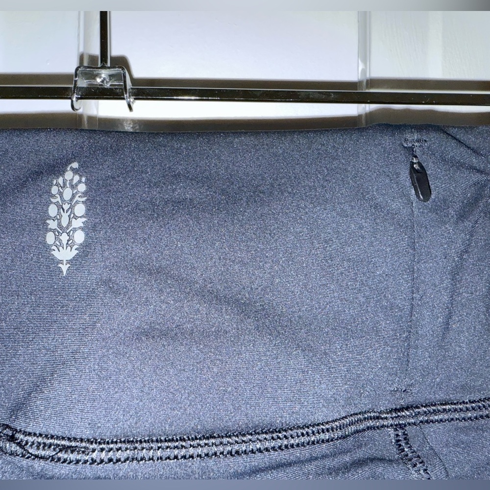🏷️ NWT FP Movement Wonderland Warmth Black Leggings 🖤 - Picture 10 of 16